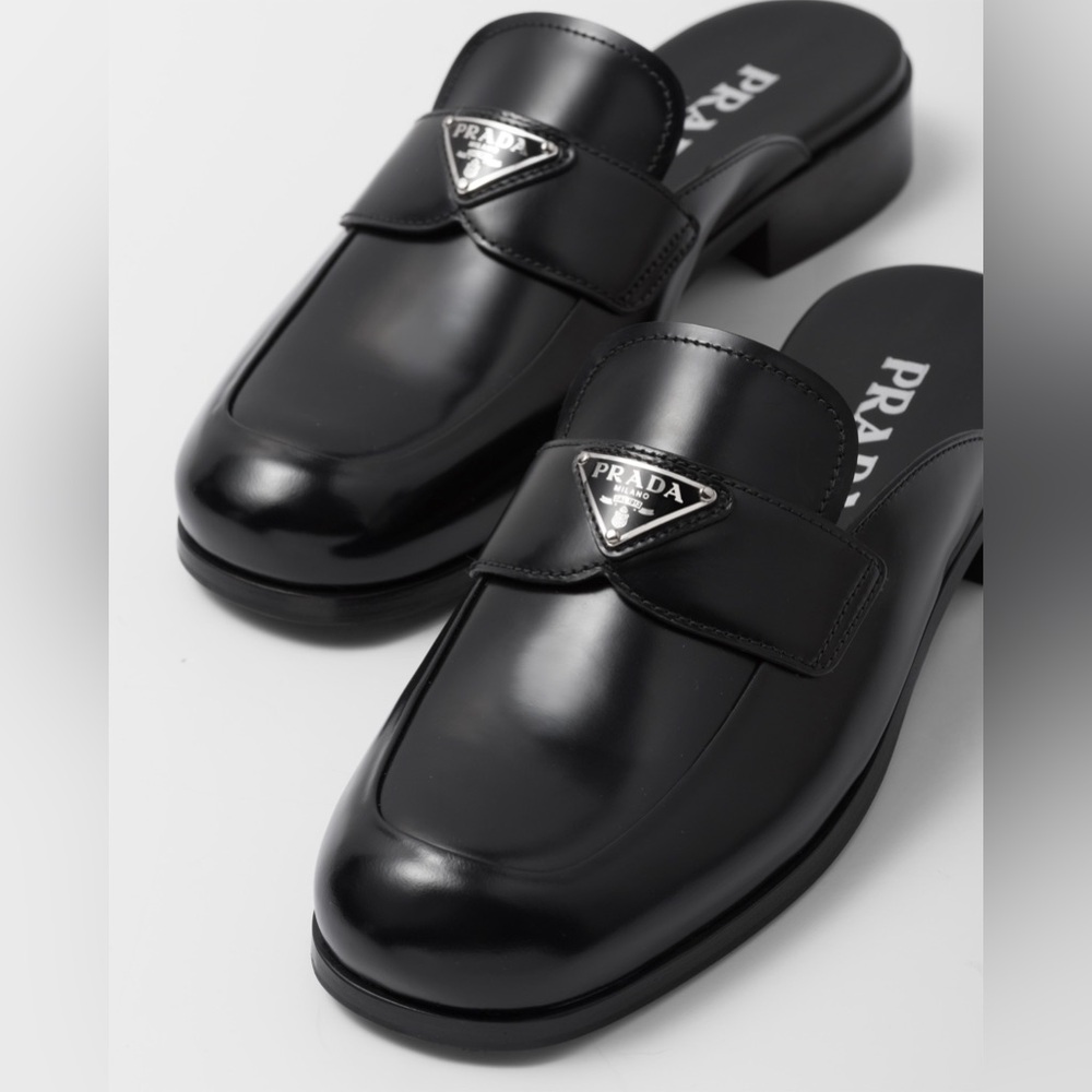 PRADA Women’s Logo-Plaque Polished-finish Mules. Bleu. US7.5, EU37.5 - Picture 11 of 12